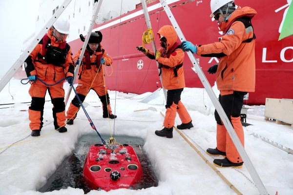 股票配资公司倍杠杆 我国“双模AUV”成功开展北冰洋冰底环境观测