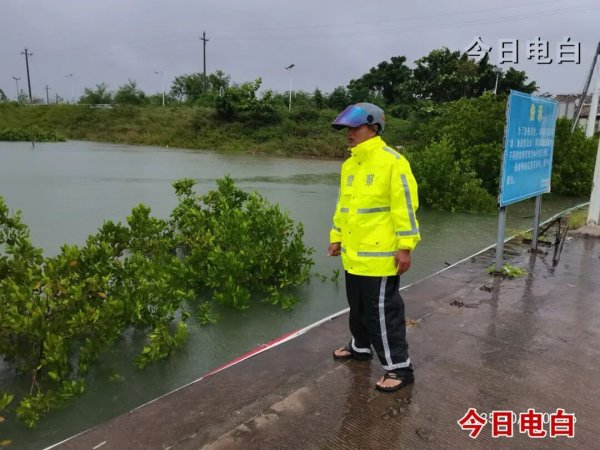 云南炒股配资 抗击台风“麦德姆”：电白公安严阵以待，全力守护人民安全